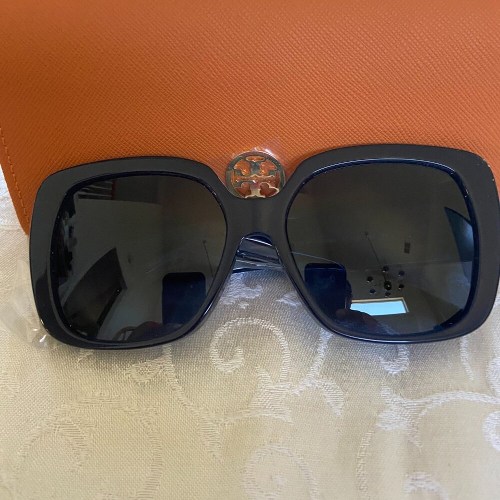 Tory Burch Milky Navy Style 7112 Sunglasses Brand New